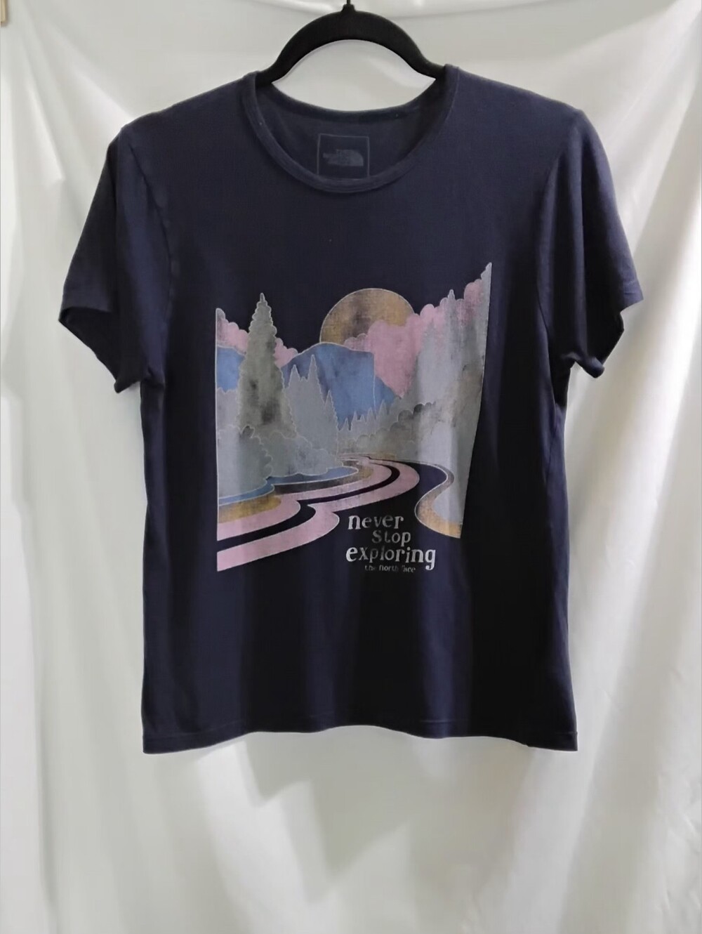 The North Face Never Stop Exploring Womens M Graphic T Shirt Hiking Casual Tee
